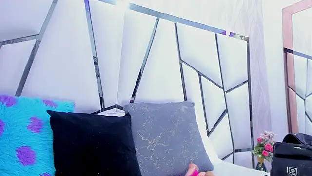 Snapshot of _aurora18_ chatting on March 14, 2025, 4:21 am aurora18 online show from March 14, 2025, 4:21 am