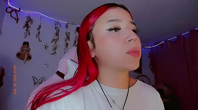 Snapshot of madisonx17 chatting on January 27, 2025, 1:48 am madisonx17 online show from January 27, 2025, 1:48 am