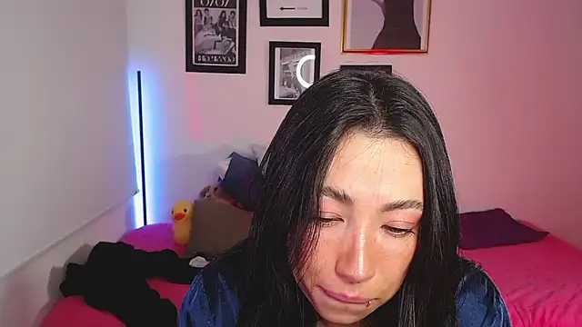 Snapshot of lilyy_evanss chatting on February 27, 2025, 1:08 am lilyy evanss online show from February 27, 2025, 1:08 am