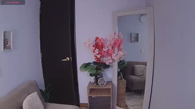 Lucy Princes online show from September 14, 2025, 4:57 am