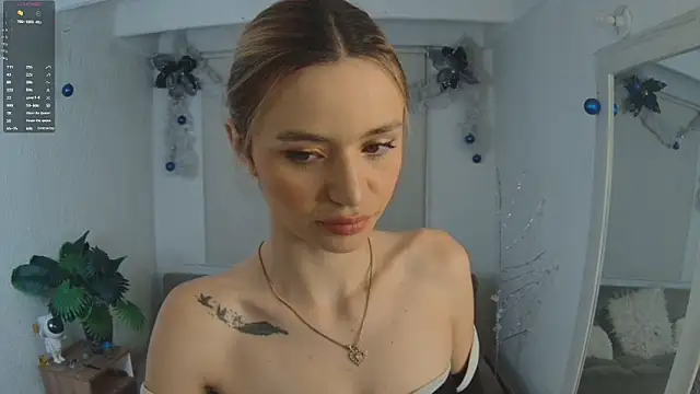 Lucy Princes online show from December 22, 2025, 4:45 am