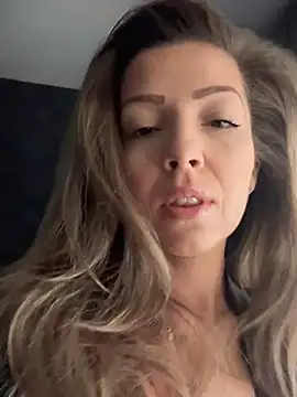 Snapshot of SonyaD_ chatting on March 20, 2025, 6:52 am SonyaD online show from March 20, 2025, 6:52 am