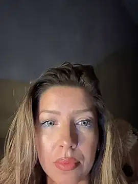 Snapshot of SonyaD_ chatting on February 24, 2025, 5:22 am SonyaD online show from February 24, 2025, 5:22 am