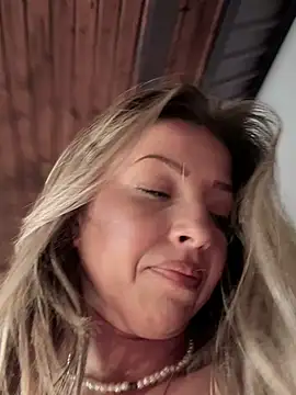 Snapshot of SonyaD_ chatting on February 27, 2025, 5:51 am SonyaD online show from February 27, 2025, 5:51 am