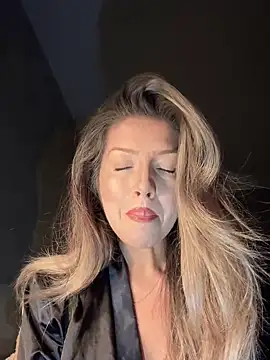 Snapshot of SonyaD_ chatting on March 18, 2025, 3:23 am SonyaD online show from March 18, 2025, 3:23 am