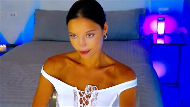 Snapshot of wow_Mia chatting on February 7, 2025, 5:20 am wow Mia online show from February 7, 2025, 5:20 am