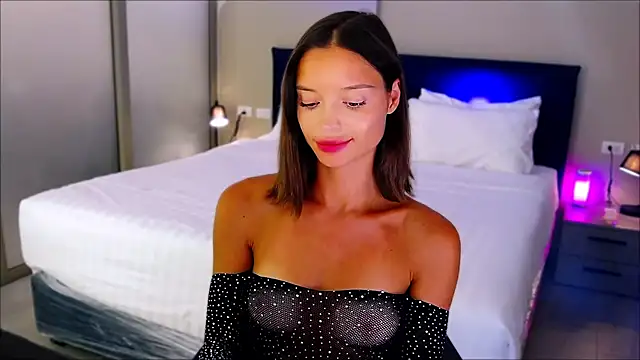 Snapshot of wow_Mia chatting on February 21, 2025, 8:18 am wow Mia online show from February 21, 2025, 8:18 am