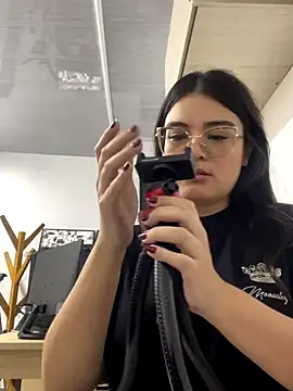 CamilaSofiia online show from October 5, 2025, 4:42 pm