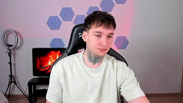 Snapshot of Chris_Tyson chatting on December 17, 2025, 9:03 am Chris Tyson online show from December 17, 2025, 9:03 am