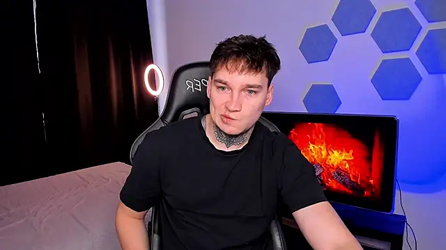 Snapshot of Chris_Tyson chatting on December 22, 2025, 8:47 am Chris Tyson online show from December 22, 2025, 8:47 am