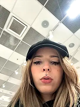 Snapshot of LoraaDoll chatting on November 13, 2025, 3:38 pm LoraaDoll online show from November 13, 2025, 3:38 pm