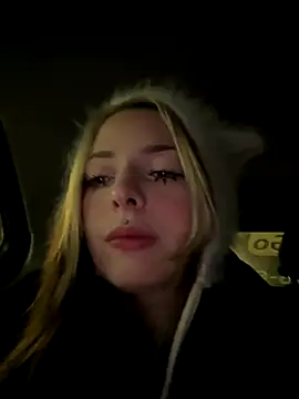 Snapshot of LoraaDoll chatting on December 16, 2025, 2:54 pm LoraaDoll online show from December 16, 2025, 2:54 pm