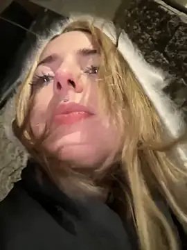 Snapshot of LoraaDoll chatting on November 24, 2025, 3:56 pm LoraaDoll online show from November 24, 2025, 3:56 pm