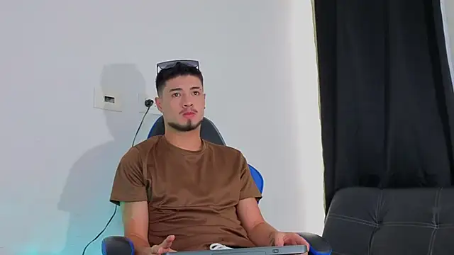 EdwardRoss  online show from November 20, 2025, 8:20 pm