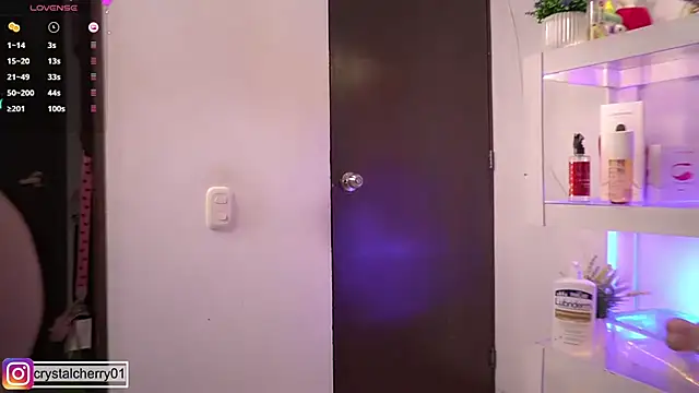 crystalcherr online show from October 12, 2025, 2:40 pm