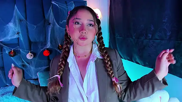 Cherryyquen online show from October 10, 2025, 8:31 pm