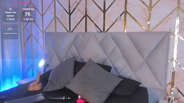 Arianabromw online show from March 22, 2025, 7:42 pm