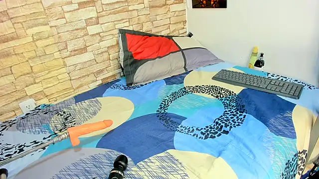 kaiagerbes3 online show from November 17, 2025, 1:26 pm