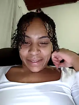 Snapshot of Julia_Pretinha chatting on September 26, 2025, 2:40 am Julia Pretinha online show from September 26, 2025, 2:40 am