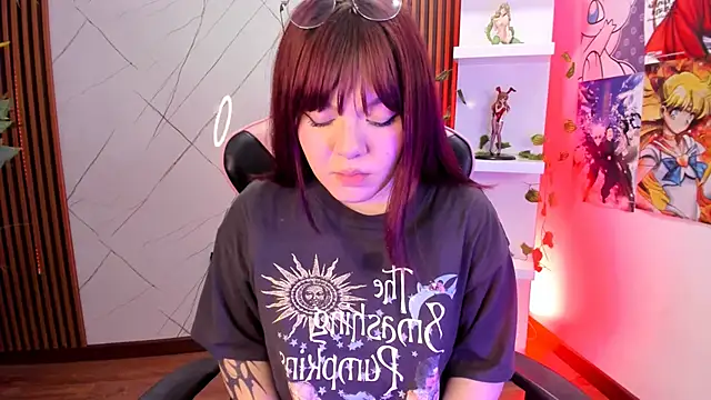 Fluffy Bubble21 online show from March 6, 2025, 7:25 am