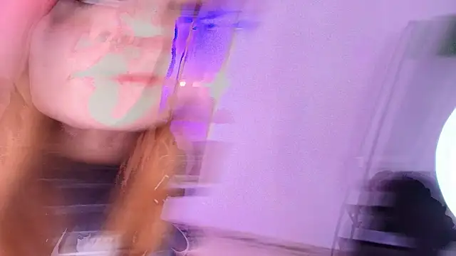Fluffy Bubble21 online show from May 23, 2026, 4:22 am