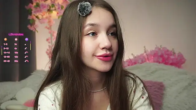 Snapshot of AmiLewis chatting on November 11, 2025, 1:33 am AmiLewis online show from November 11, 2025, 1:33 am