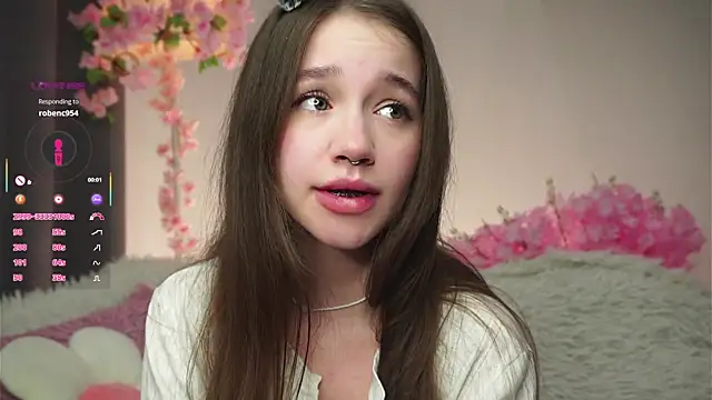 Snapshot of AmiLewis chatting on November 9, 2025, 1:09 am AmiLewis online show from November 9, 2025, 1:09 am