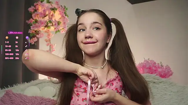 Snapshot of AmiLewis chatting on November 12, 2025, 2:15 am AmiLewis online show from November 12, 2025, 2:15 am