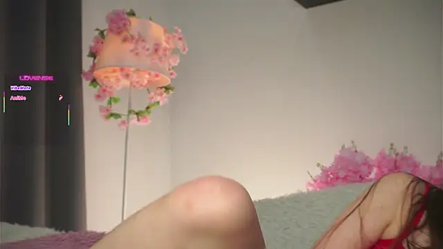 Snapshot of AmiLewis chatting on October 22, 2025, 1:05 am AmiLewis online show from October 22, 2025, 1:05 am