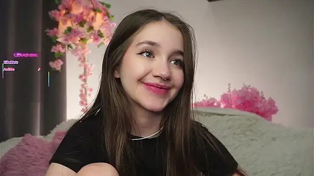 Snapshot of AmiLewis chatting on November 18, 2025, 1:21 am AmiLewis online show from November 18, 2025, 1:21 am