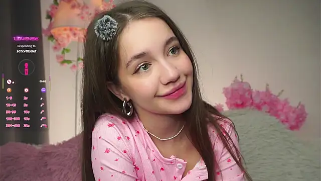 Snapshot of AmiLewis chatting on October 28, 2025, 1:17 am AmiLewis online show from October 28, 2025, 1:17 am