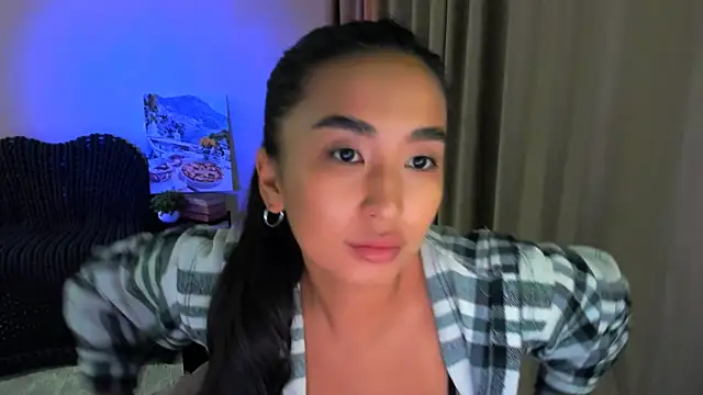 worldofkim online show from March 10, 2025, 6:34 pm