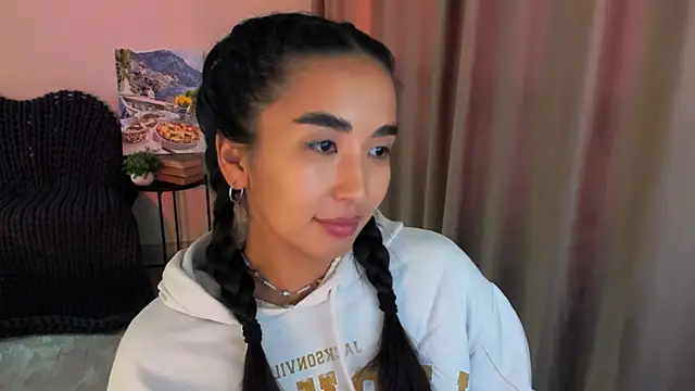 worldofkim online show from March 19, 2025, 1:07 pm