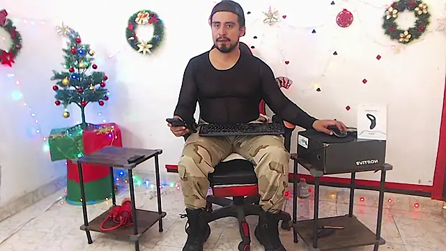 Snapshot of KalethBigDick chatting on November 19, 2025, 11:10 am KalethBigDick online show from November 19, 2025, 11:10 am