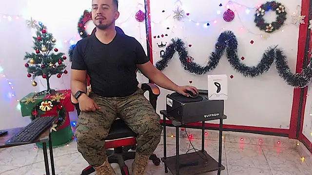 Snapshot of KalethBigDick chatting on December 19, 2025, 1:35 pm KalethBigDick online show from December 19, 2025, 1:35 pm