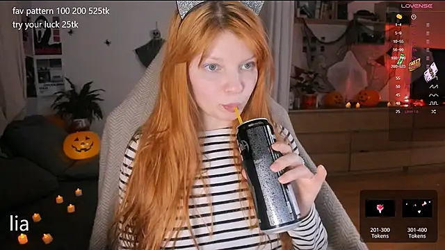 Snapshot of lil_lia chatting on October 23, 2025, 9:57 pm lil lia online show from October 23, 2025, 9:57 pm