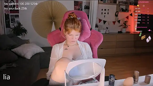 Snapshot of lil_lia chatting on October 16, 2025, 9:23 pm lil lia online show from October 16, 2025, 9:23 pm