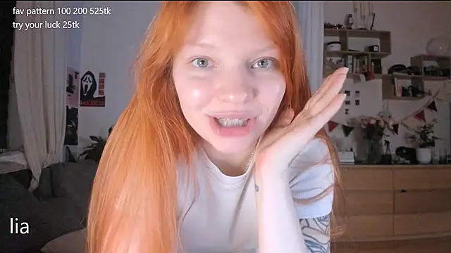 Snapshot of lil_lia chatting on November 28, 2025, 10:43 pm lil lia online show from November 28, 2025, 10:43 pm