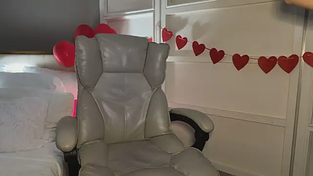 UrLillShy online show from February 25, 2026, 1:17 am