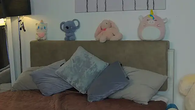 CassKiera online show from November 23, 2025, 6:01 am