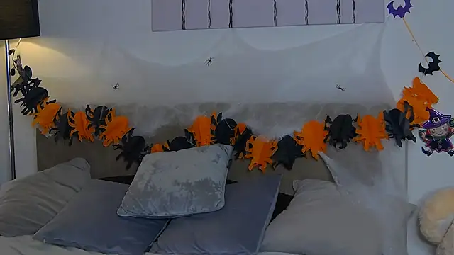 CassKiera online show from November 3, 2025, 6:07 am