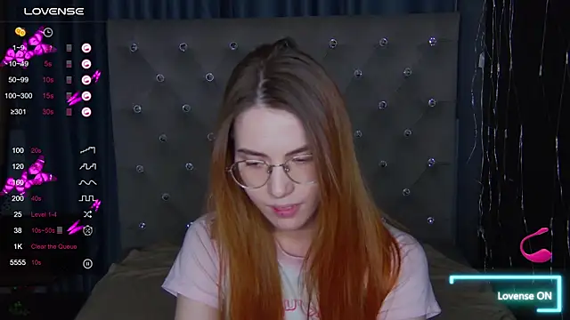 Snapshot of EmilyKents chatting on September 9, 2025, 1:49 am EmilyKents online show from September 9, 2025, 1:49 am