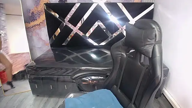 Snapshot of _mila_sweet_v chatting on December 20, 2025, 1:25 pm mila sweet v online show from December 20, 2025, 1:25 pm