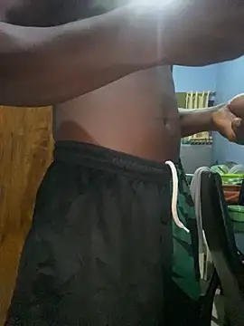 Snapshot of BigBrotherFreak chatting on November 4, 2025, 2:48 am BigBrotherFreak online show from November 4, 2025, 2:48 am