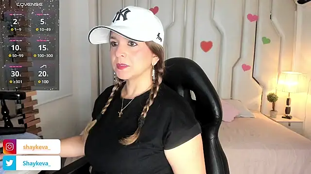 Snapshot of Evashayk_ chatting on March 5, 2025, 12:27 am Evashayk online show from March 5, 2025, 12:27 am