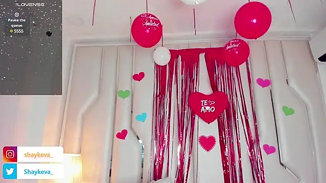 Snapshot of Evashayk_ chatting on February 17, 2025, 3:36 am Evashayk online show from February 17, 2025, 3:36 am