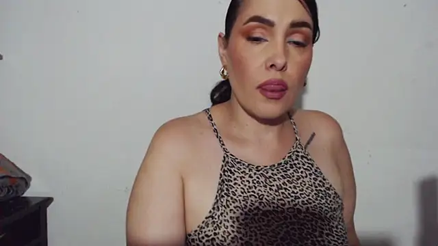 Snapshot of Miss_Agatha chatting on October 29, 2025, 2:21 am Miss Agatha online show from October 29, 2025, 2:21 am