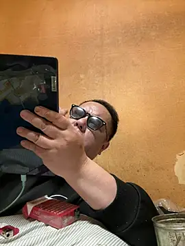 Snapshot of punk0805 chatting on April 7, 2026, 11:45 am punk0805 online show from April 7, 2026, 11:45 am