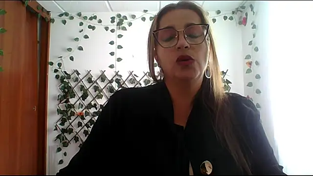 RossanaLionheart online show from November 10, 2025, 8:47 pm