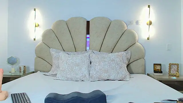 Meghanparker1 online show from December 4, 2025, 10:31 pm